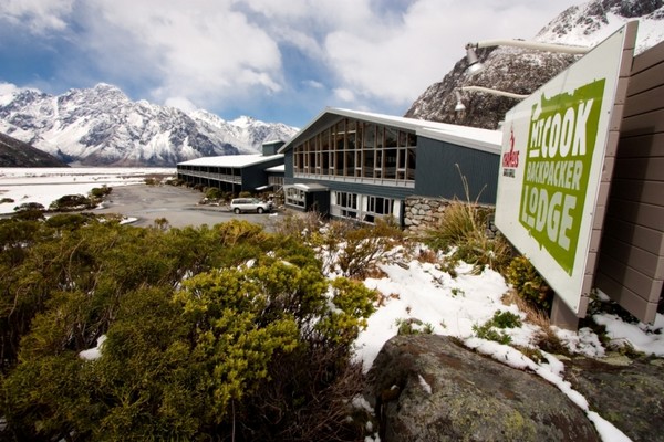 Mount Cook Backpacker Lodge at the foot of the mountains
